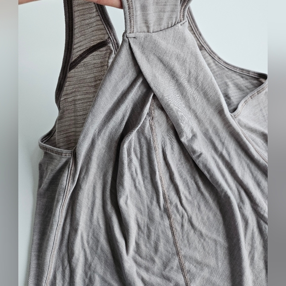 Lululemon Essential Tank Heathered Dark Chrome Size 4 Activewear Racerback Gym - Picture 10 of 13